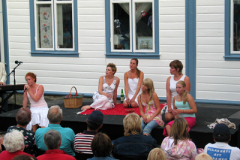 Cabaré "Ursäkta röran" som spelades på Henånkalaset  och sedan på Allmag 2005
